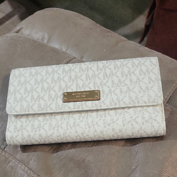 Michael Kors Handbags - Michael Kors Cream Logo Wallet